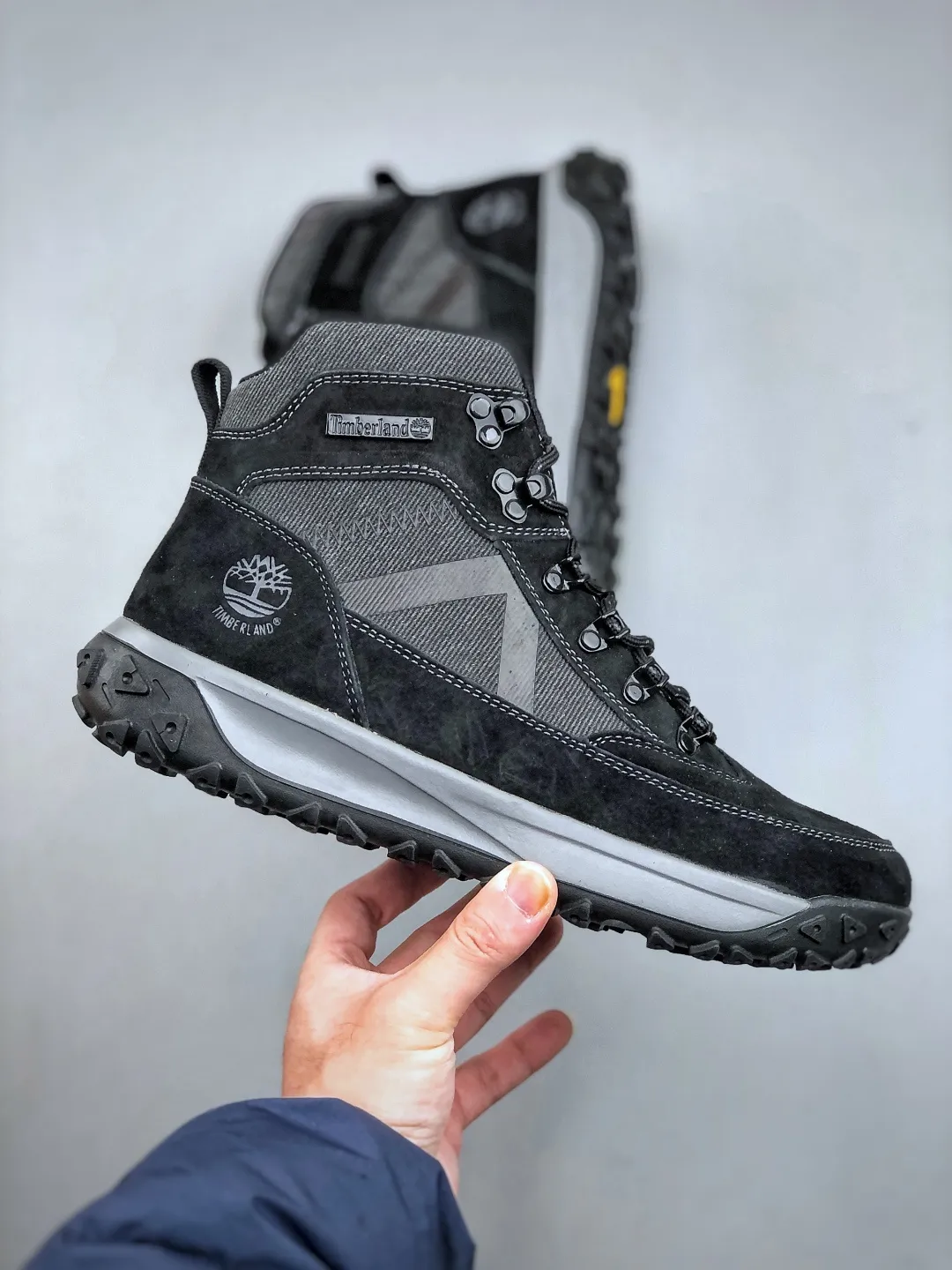 Welfare special offer 💰398 New arrival 🚀Timberland Timberland outdoor high-top casual Martin boots series Guangdong factory quality Original box original packaging The fabric is made of Italian 🇮🇹 top-grade frosted fine-grained cowhide. It is paired with anti-odor and anti-corrosion genuine leather latex insoles to give you a perfect wearing experience. High-quality and durable, a must-have for sportsmen. Specially designed to treat those who are not handsome. High-quality and first-class foot feel. Size: 39-44